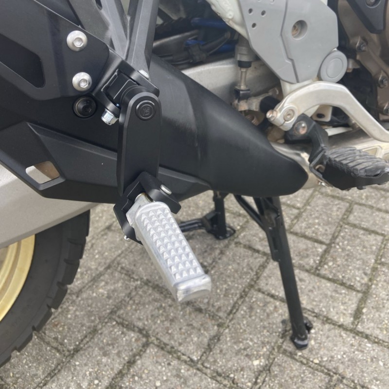 VSVV-6MM : Kit de reposapiés ajustable para pasajero Bruudt Honda Transalp XL750